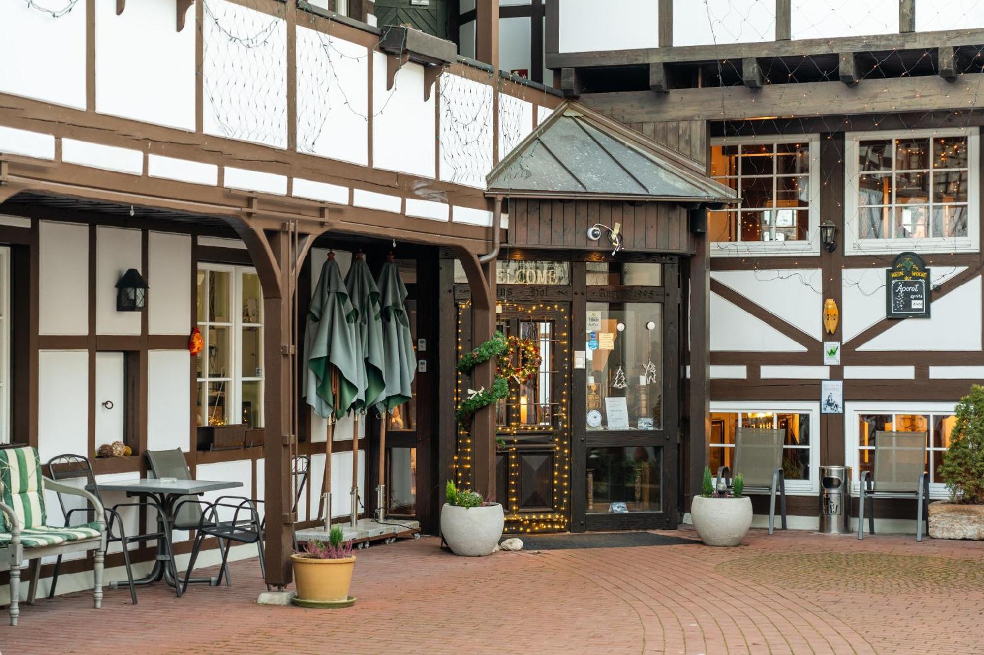 Landhotel & Restaurant Kains Hof Uhlstädt Exteriör bild